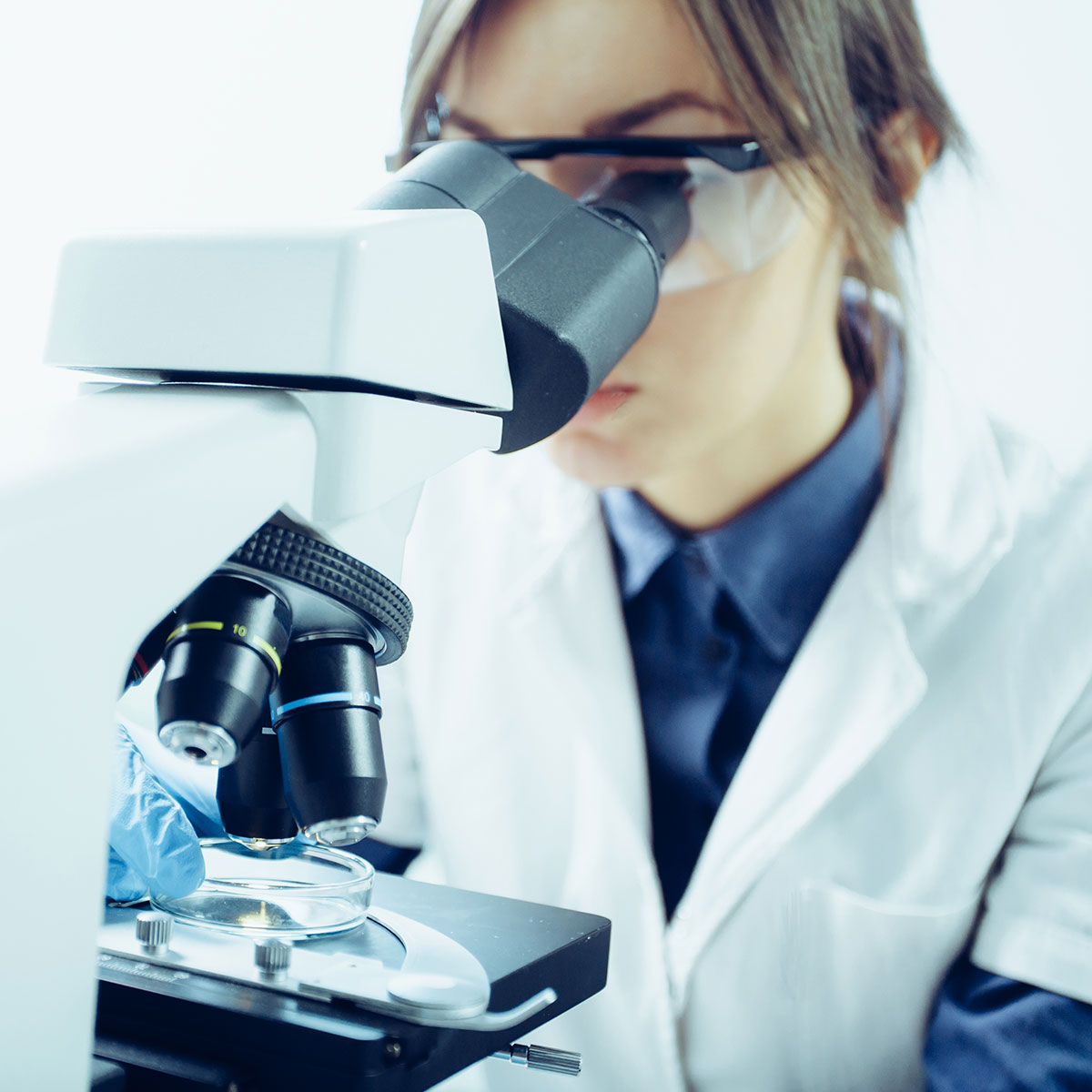 Young-scientist-looking-through-a-microscope-in-a-laboratory